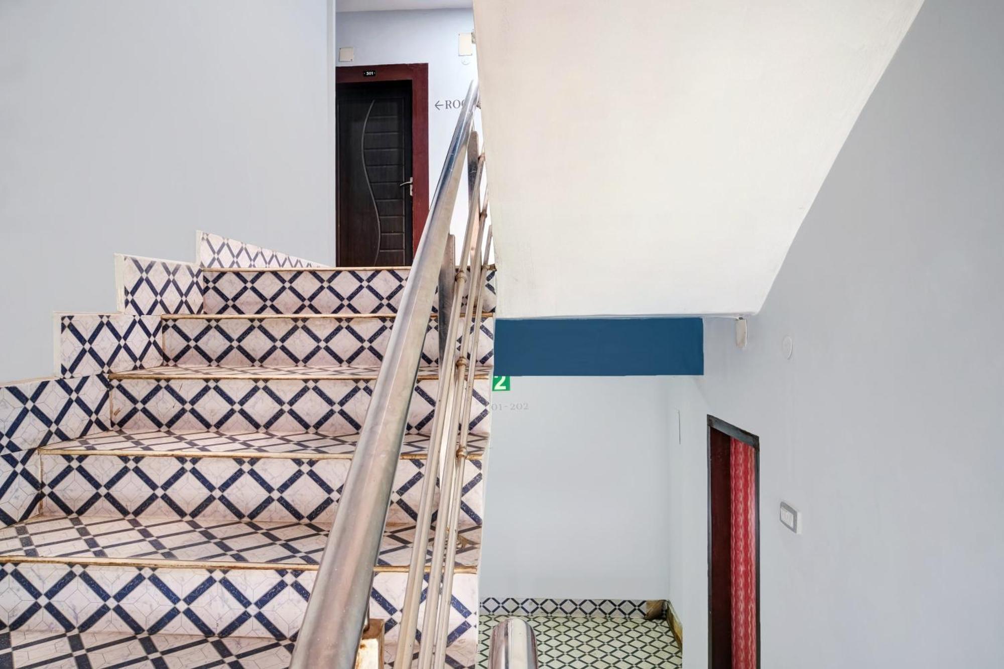 Super Hotel O Noonmati Guwahati Formerly Hotel Sundari Esterno foto